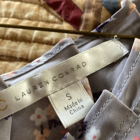 Lauren Conrad peasant style top gray floral lightweight flowy women’s small - Picture 4 of 8